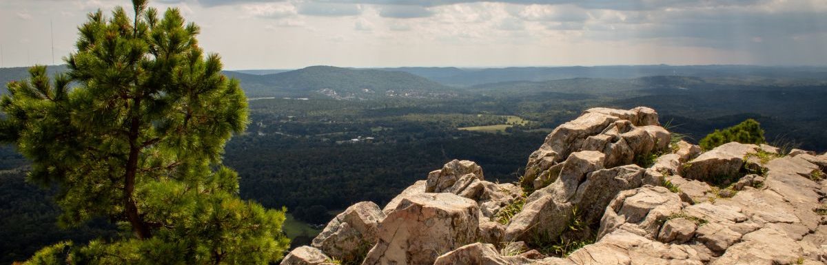 Rocky mountain cliff during the day in Pinnacle Mountain State Park, Big Rock Township, Arkansas, USA.