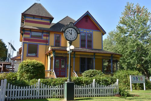 The entrance of Gilbert House Children's Museum.