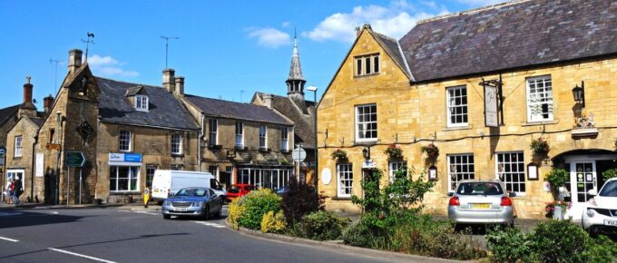 The White Hart Royal Hotel on the corner of High Street and Oxford Street, Moreton-in-Marsh, Cotswolds, Gloucestershire, England, UK.